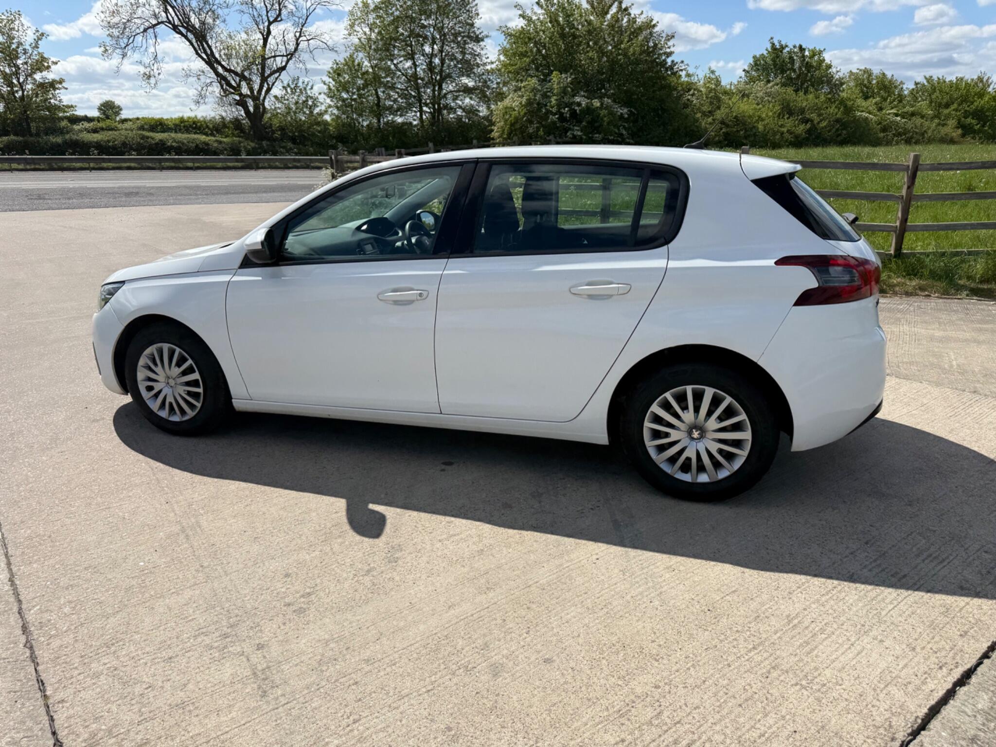 Peugeot 308 1.2 PureTech Access Euro 6 (s/s) 5dr — photo 65 of 100